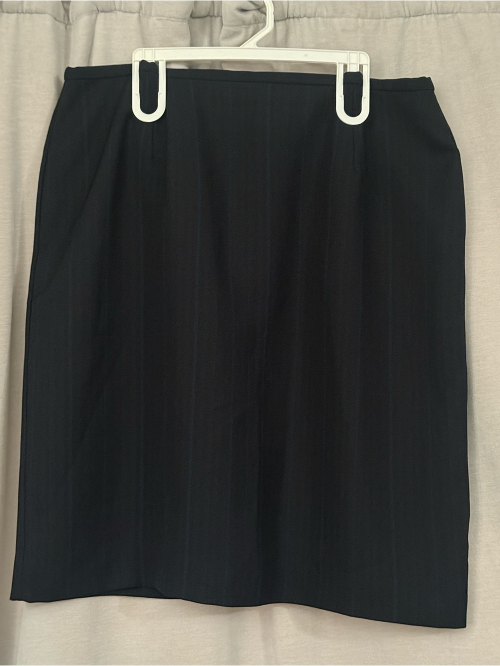 90’s Vintage Norton McNaughton Black Pinstripe Pencil Skirt - Size 18
